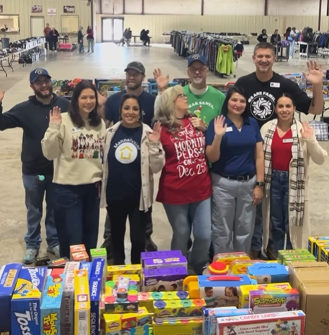 Huffines Foundation Sponsors Manna House Angel Tree Program in Midlothian